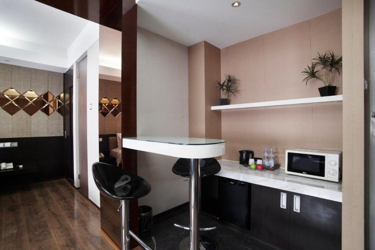 Favor Hotel Makassar City Center By Life Ngoại thất bức ảnh