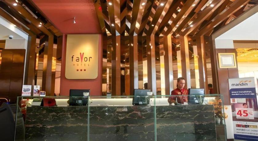 Favor Hotel Makassar City Center By Life Ngoại thất bức ảnh