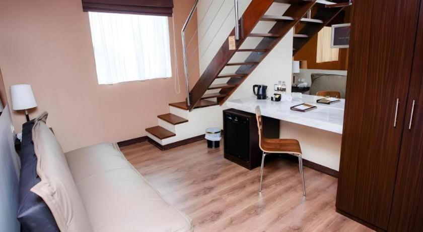 Favor Hotel Makassar City Center By Life Ngoại thất bức ảnh