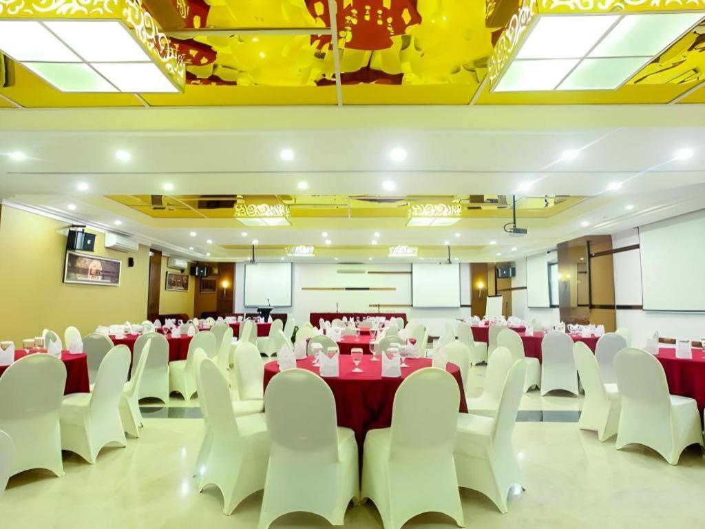 Favor Hotel Makassar City Center By Life Ngoại thất bức ảnh