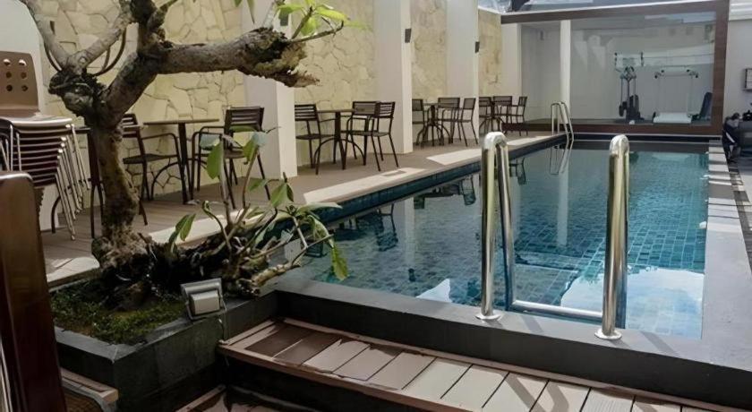 Favor Hotel Makassar City Center By Life Ngoại thất bức ảnh
