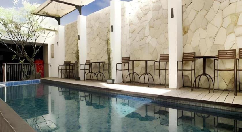Favor Hotel Makassar City Center By Life Ngoại thất bức ảnh