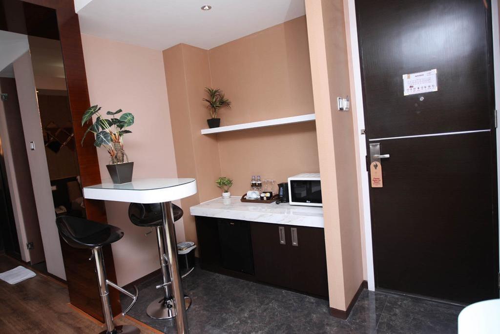 Favor Hotel Makassar City Center By Life Ngoại thất bức ảnh