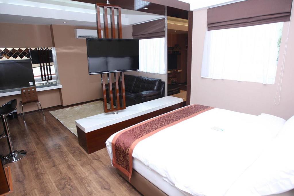 Favor Hotel Makassar City Center By Life Ngoại thất bức ảnh