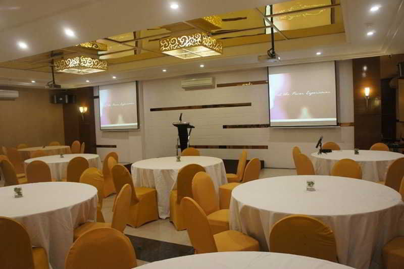Favor Hotel Makassar City Center By Life Ngoại thất bức ảnh