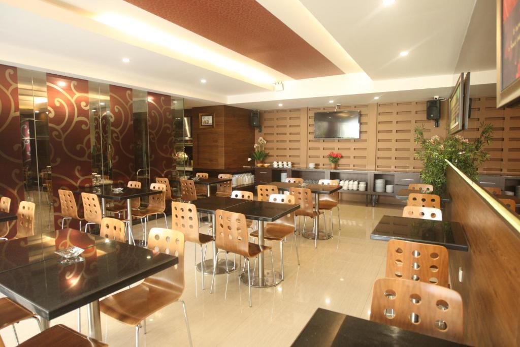 Favor Hotel Makassar City Center By Life Ngoại thất bức ảnh