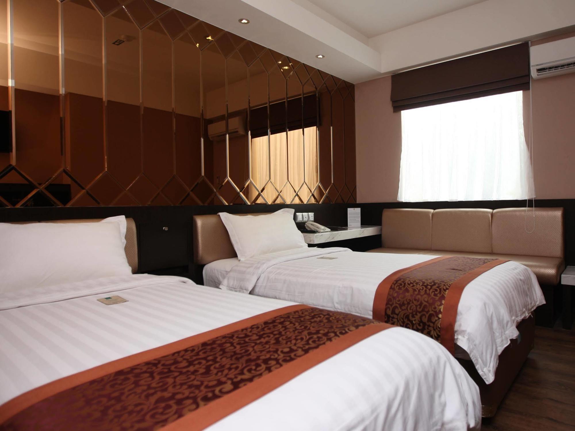 Favor Hotel Makassar City Center By Life Ngoại thất bức ảnh