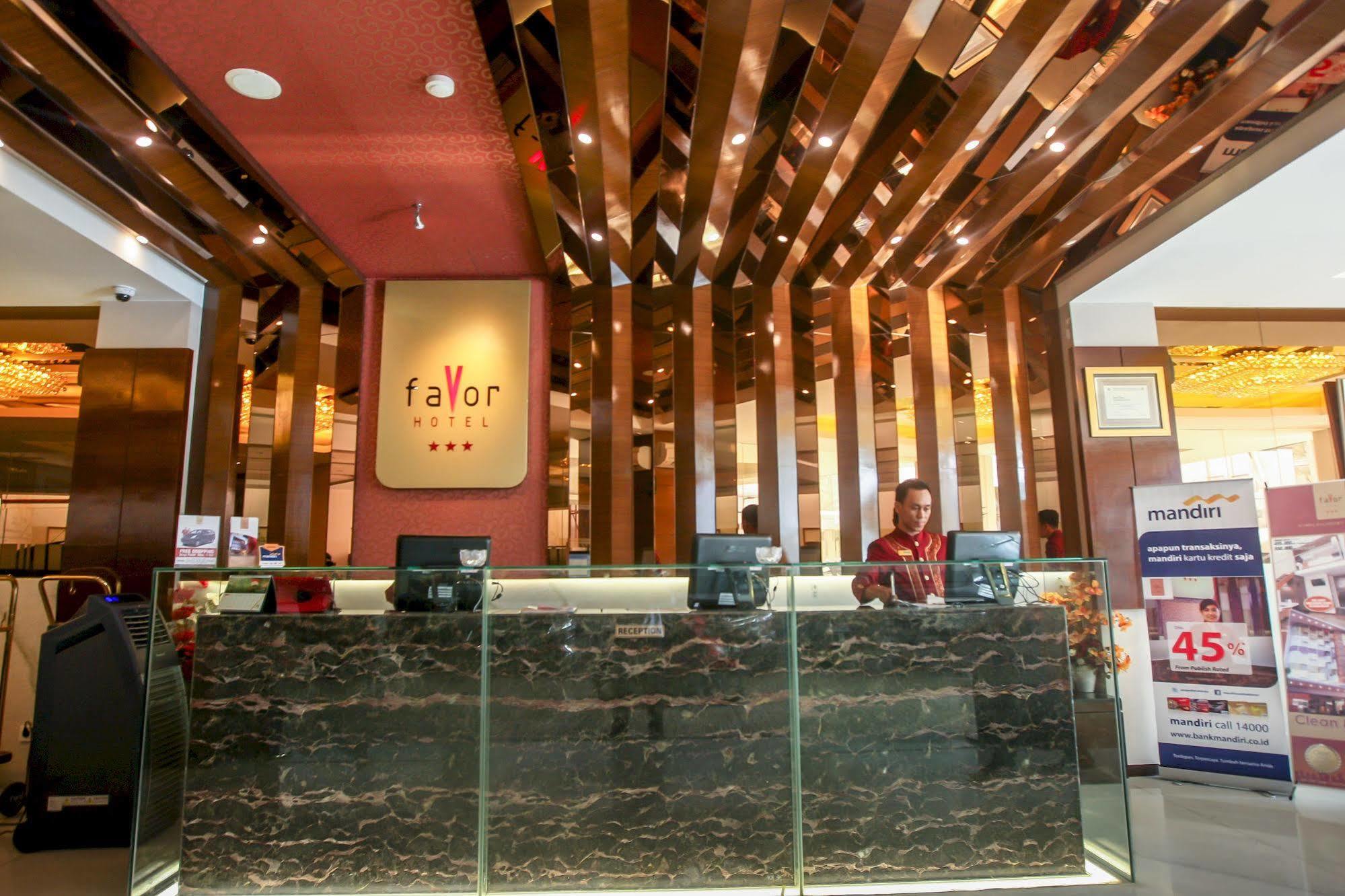 Favor Hotel Makassar City Center By Life Ngoại thất bức ảnh