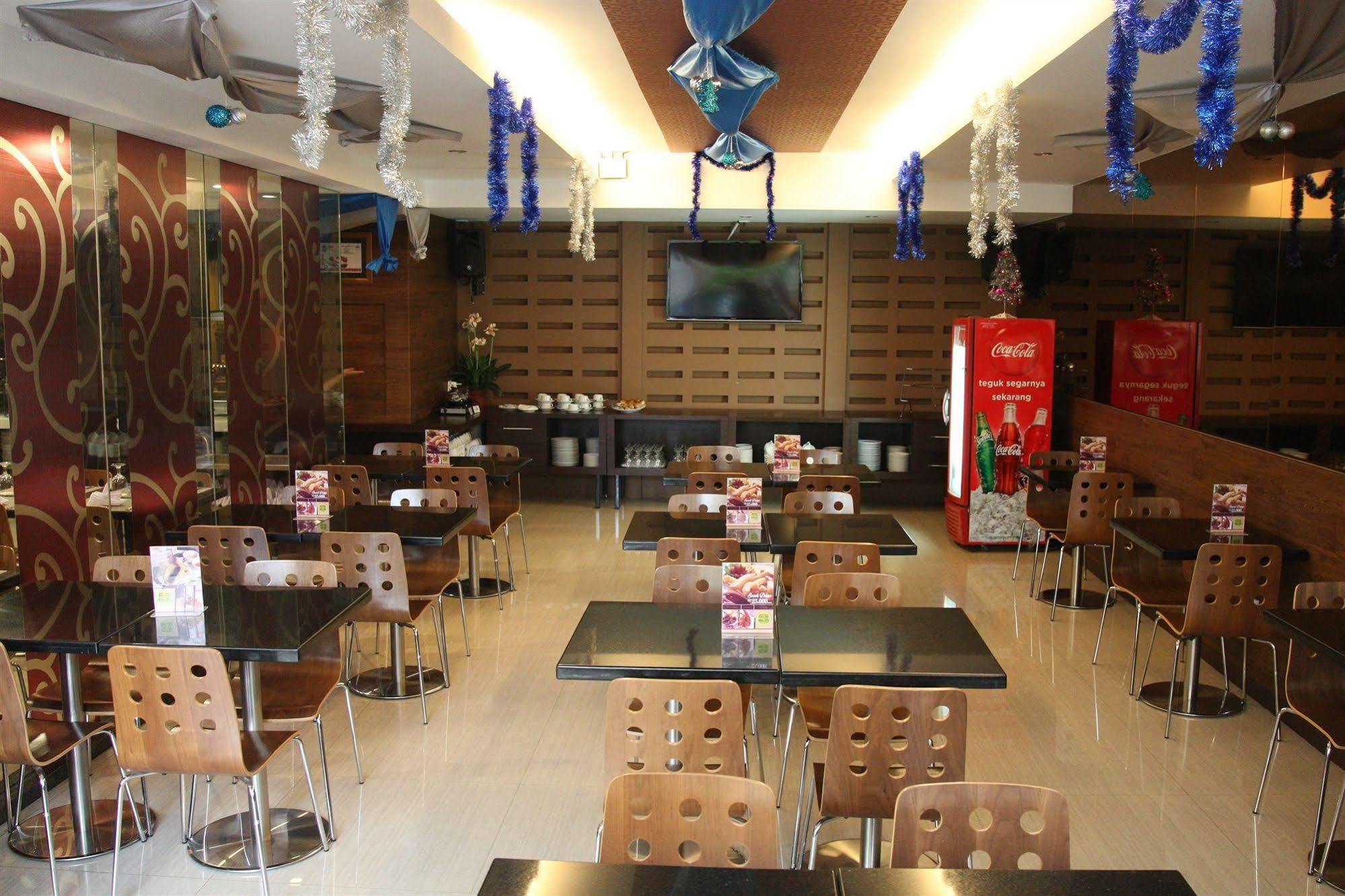 Favor Hotel Makassar City Center By Life Ngoại thất bức ảnh
