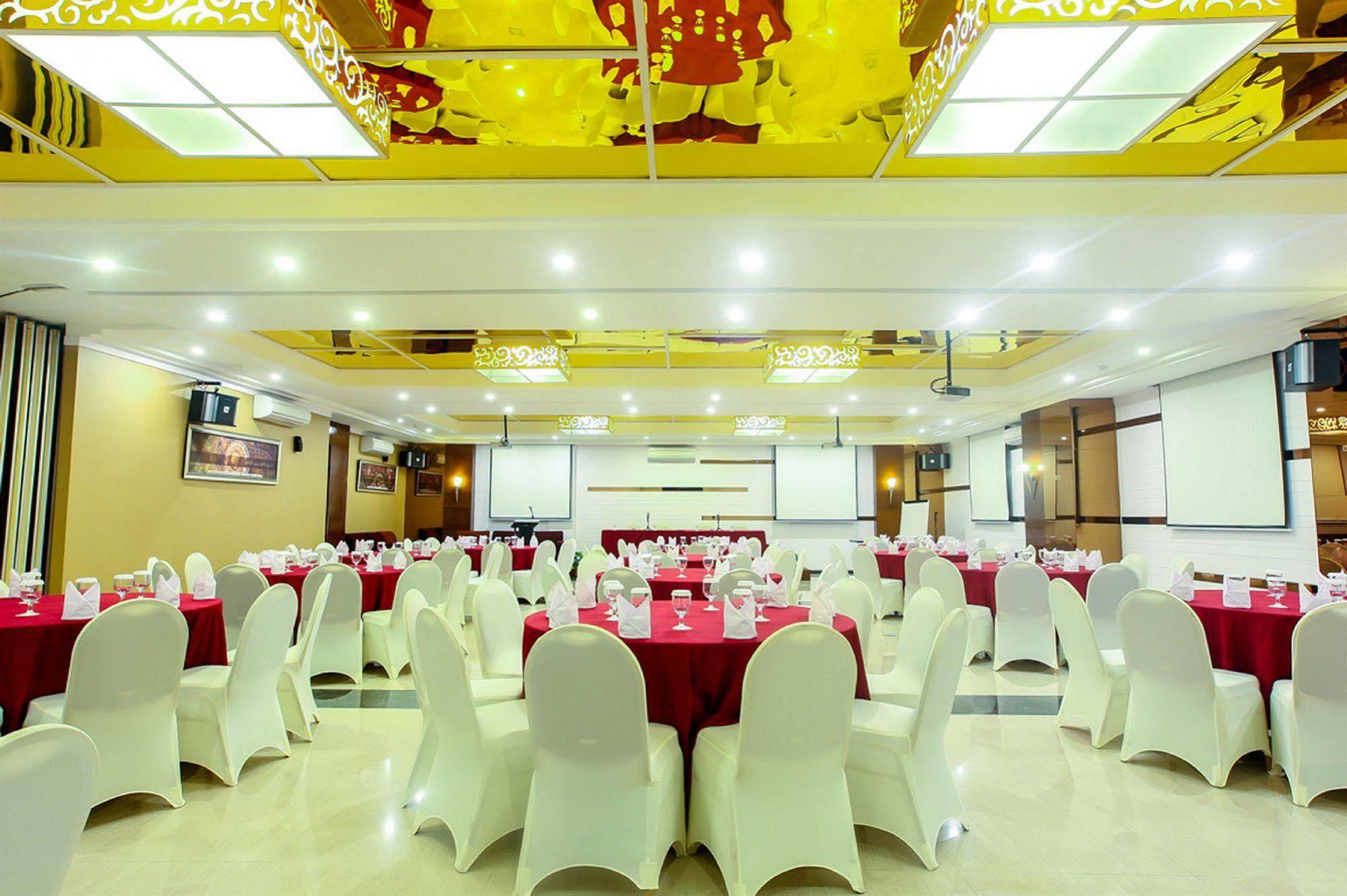 Favor Hotel Makassar City Center By Life Ngoại thất bức ảnh