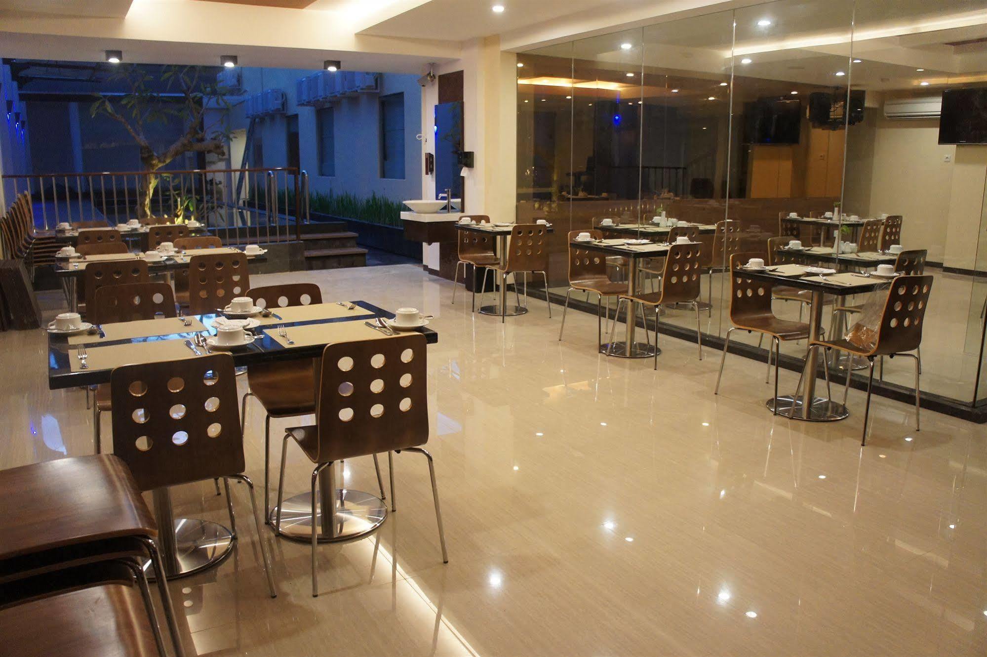 Favor Hotel Makassar City Center By Life Ngoại thất bức ảnh